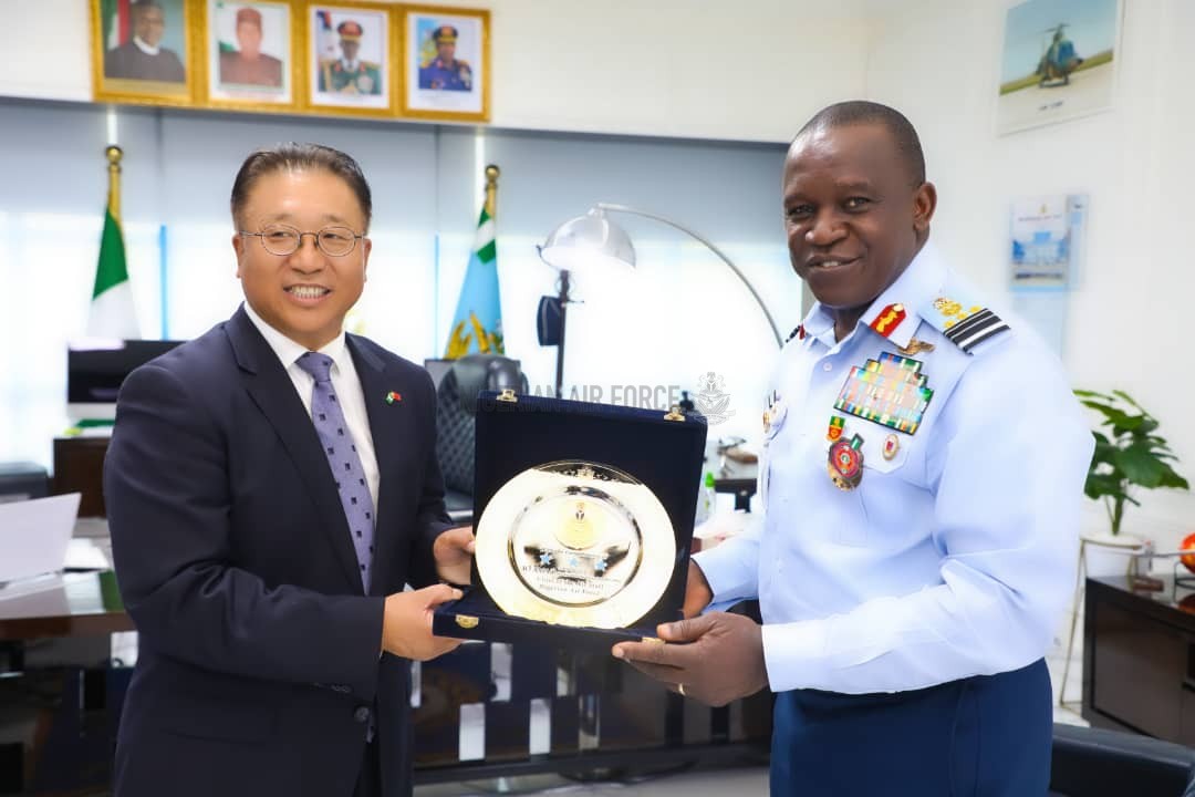 CHINESE AMBASSADOR AT HQ NAF, THANKS CAS FOR RESCUE OF 7 CHINESE EXPATRIATES